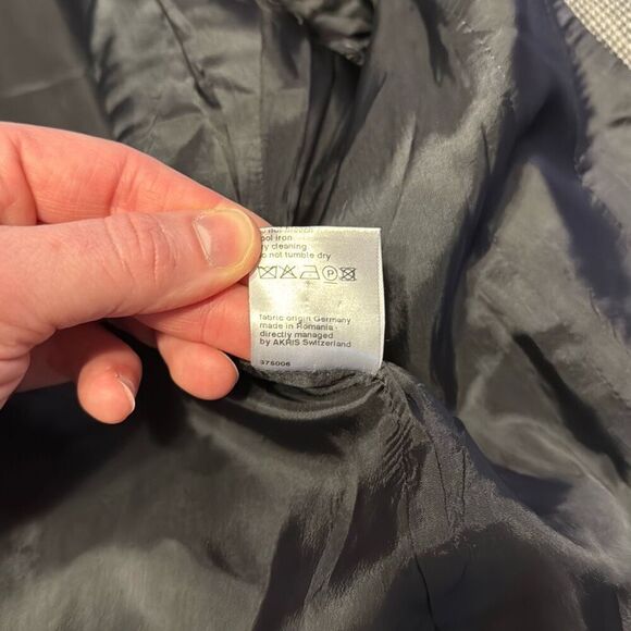 AKRIS Wool Cashmere Grey Plaid 2 Button Blazer Women’s 4 - Picture 8 of 8